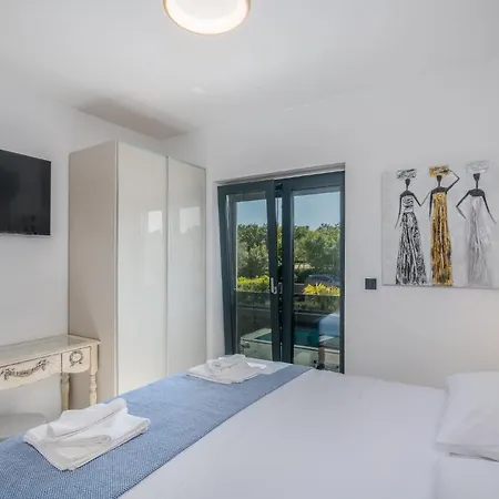 Апартаменты Tea Deluxe With Private Pool