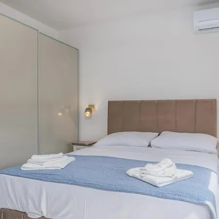 Апартаменты Tea Deluxe With Private Pool Малинска