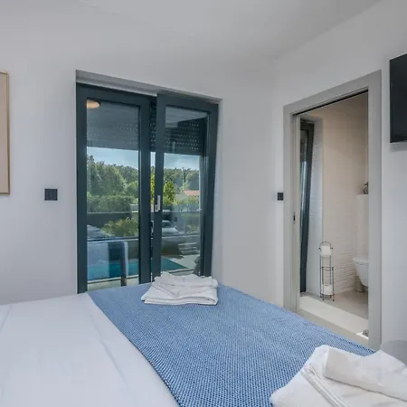 Tea Deluxe With Private Pool Малинска