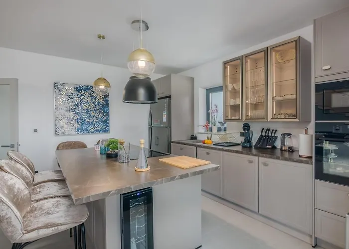 Tea Deluxe With Private Pool Apartamento