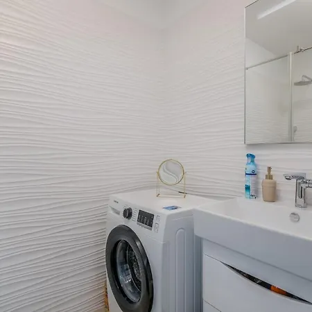 Tea Deluxe With Private Pool Apartment Malinska
