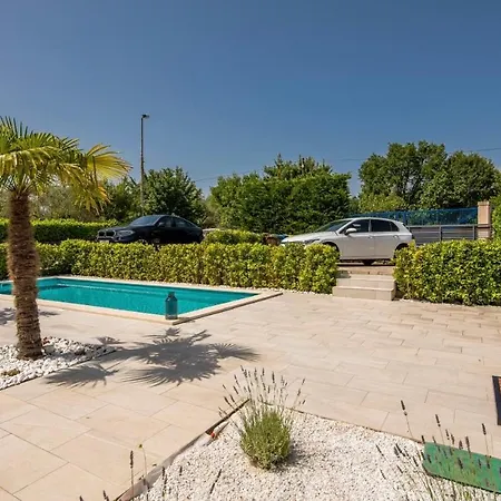 Tea Deluxe With Private Pool Apartment *
